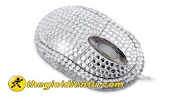 Sản phẩm được làm từ những viên kim cương giả lấp lánh một màu trắng 13