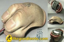 Chuột Body được thiết kế bởi nhà thiết kế nổi tiếng Chris Lomak Nó không 16