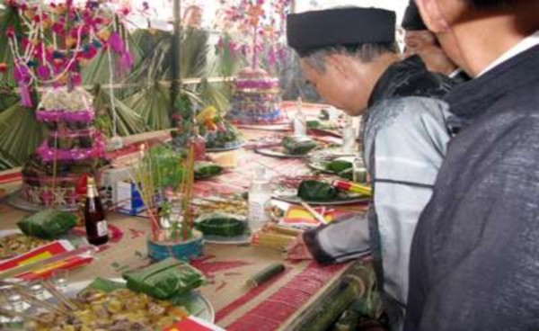 Chuẩn bị đồ cúng Trò chơi trong lễ hội 4 Lễ hội Lồng Tồng Chương trình 5