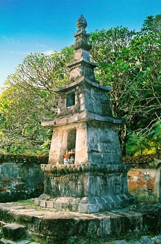 Huệ Quang Kim Tháp Chùa Đồng 11