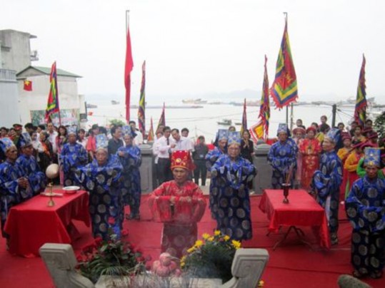 Lễ dâng hương lễ hội đền Đông Hải Đại Vuơng Chùa Lôi Âm Cung trình diễn 4