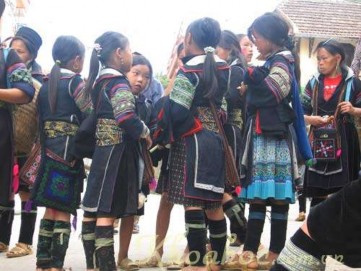 Các em gái người Mông đi chợ tình www khoahoc com vn 14