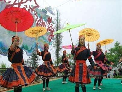 Chợ tình truyền thống nay chỉ được tái hiện lại trên sân khấu 7