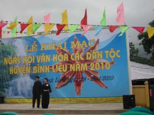 Dân tộc Tày trong ngày hội văn hóa các dân tộc Bình Liêu T Trang phục của 5