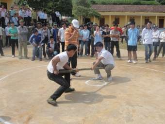 Thi đẩy gậy Thi đánh quay Thi n âú xôi đỏ đen 6