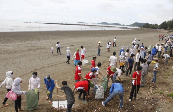 Cùng nhau làm sạch bãi biển tại Đồ Sơn Tiết mục giao lưu van nghệ của các 1
