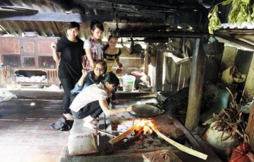 Chuẩn bị bữa ăn cùng với gia đình người Mường Phút giây chia tay đấy lưu 3