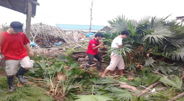 Khắc phục hậu quả sau cơn bão tại trung tâm Thiện Giao Gom rác quanh trung tâm 4