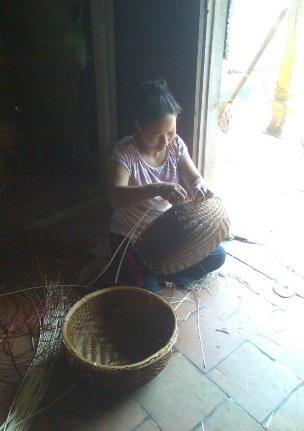 Quá trình hoàn thiện sản phẩm Các sản phẩm của làng nghề mây tre đan Triệu 1