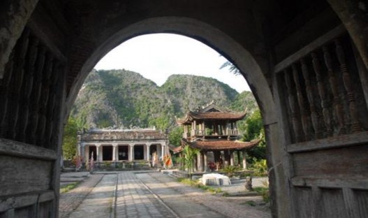 Chùa Linh Cốc Đền Thái Vi Chùa Linh Cốc thuộc địa phận thôn Côi Khê xã 6