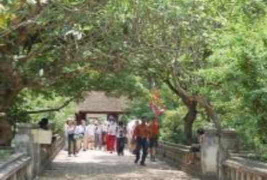 Cổng vào đền vua Đinh Toàn cảnh cố đô Hoa Lư Hình ảnh về cố đô Giá trị 2