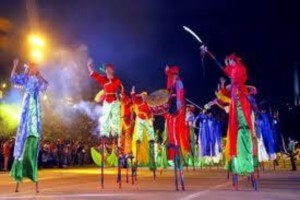 Lễ hội du lịch Carnaval Hạ Long Động Thiên Cung Hang Sửng Sốt Núi Bài Thơ C ỏ 2