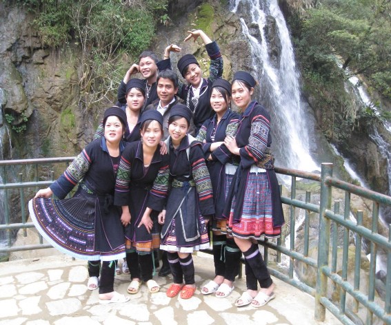 Thiếu nữ H’mông Chợ tình SaPa 88 6