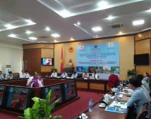 Hình 3 Đoàn chuyên gia của Viện Môi trường và Phát triển Bền vững chủ trì 11