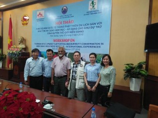 Hình 3 Đoàn chuyên gia của Viện Môi trường và Phát triển Bền vững chủ trì 12