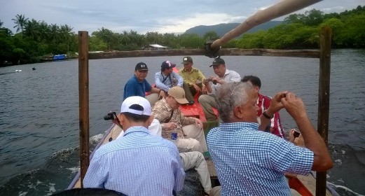 Hình 1 Đoàn chuyên gia của Viện Môi trường và Phát triển Bền vững khảo sát 8