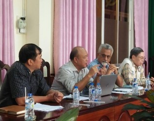 Hình 2 Đoàn chuyên gia của Viện Môi trường và Phát triển Bền vững làm việc 9