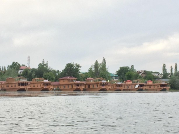 Hình 9 Một khách sạn nổi houseboat ở Kashmir Ấn Độ Nguồn Cẩm Thảo 9