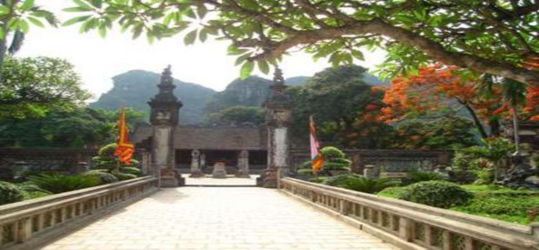 2 Đền Vua Đinh Tiên Hoàng Nguồn http www ninhbinhtourism com vn 3 Điện Tam Thế 2