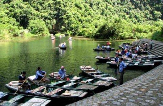 Bến thuyền Đền Trần Đường lên Đền Trần 5