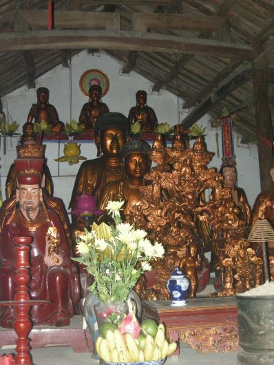 Ban thờ Phật chùa Mỹ Cụ 2