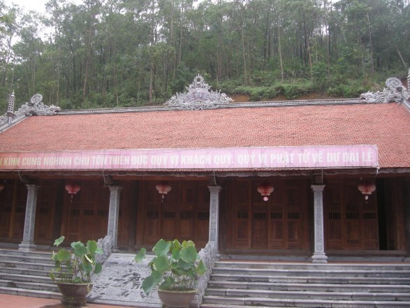 Chùa Phù Lưu Bia đá cổ chùa Phù Lưu Ban thờ mẫu chùa Phù Lưu Ban thờ Phật 1