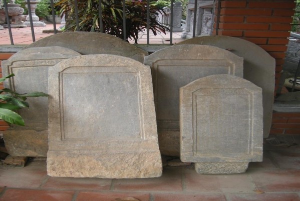 Bia đá cổ chùa Phù Lưu Ban thờ mẫu chùa Phù Lưu Ban thờ Phật chùa Nhân Lý 2