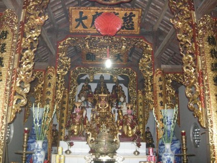 Ban thờ Phật chùa Nhân Lý Tháp chùa Nhân Lý Chuông cổ chùa Nhân Lý Ban thờ mẫu 4