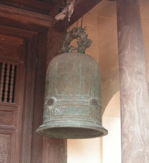 Chuông cổ chùa Nhân Lý Ban thờ mẫu chùa Thiểm Khê Nhà tổ chùa Thiểm Khê Ban 6