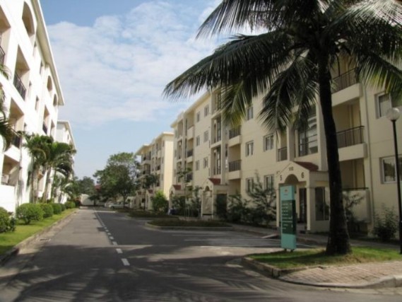 Apartment building Golddriving range 1 Restaurant Sunflower overview swimming pool 2