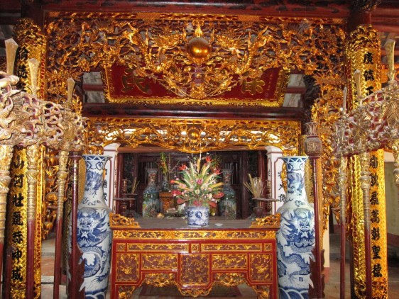 Ban thờ miếu Phả Lễ Khu di tích lịch sử Đình Chung Mỹ Ban thờ chính của 6