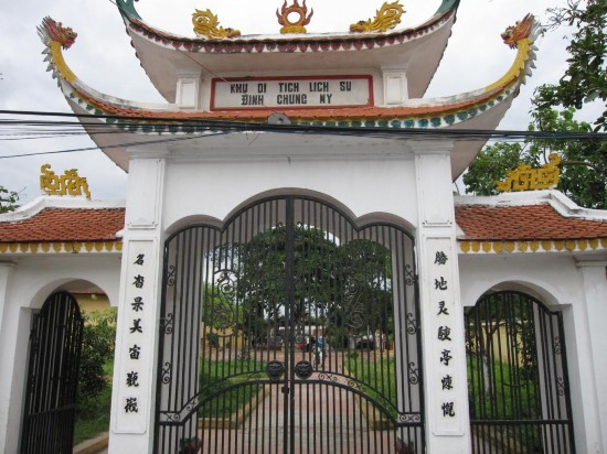 Khu di tích lịch sử Đình Chung Mỹ Ban thờ chính của Đình Chung Mỹ Ban Đức 7