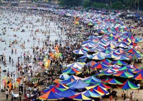 Bãi biển Đồ Sơn vào mùa du lịch Lễ hội chọi trâu Đồ Sơn 1