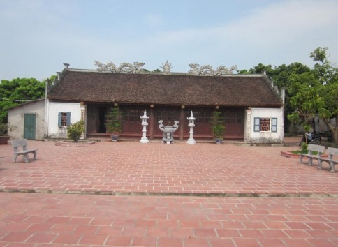 Miếu Bảo Hà Tượng Linh Lang Đại Vương khi ngồi… 2