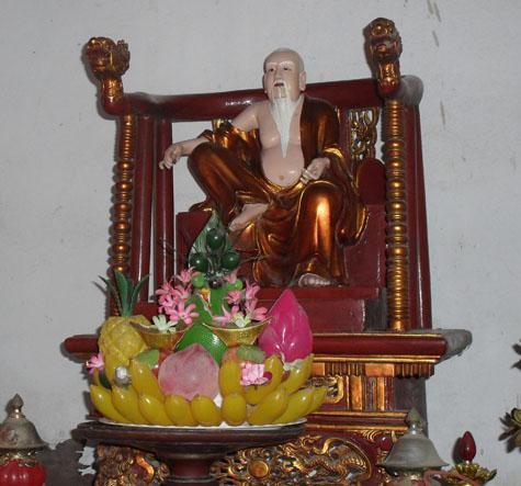 Tượng Thánh sư Nguyễn Công Huệ Tam quan chùa Linh Mưỡu Nhà tổ trong chùa Linh 2