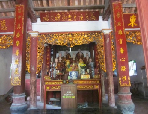 Một số tượng thờ trong chùa Linh Mưỡu Đôi bàn tay tạc tượng tài hoa… … 5