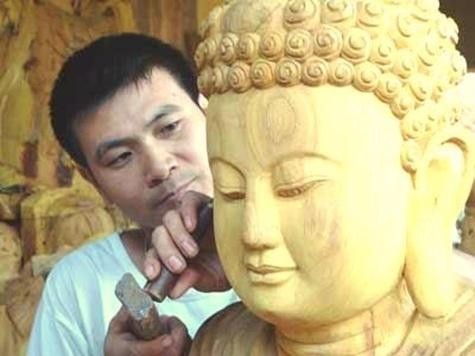 Đôi bàn tay tạc tượng tài hoa… … cần mẫn với tác phẩm nghệ thuật 6