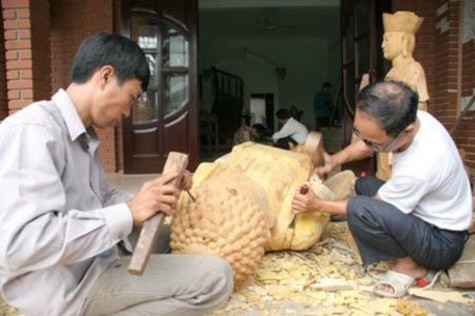 … cần mẫn với tác phẩm nghệ thuật Giường đay… … và chiếu cói đang 7