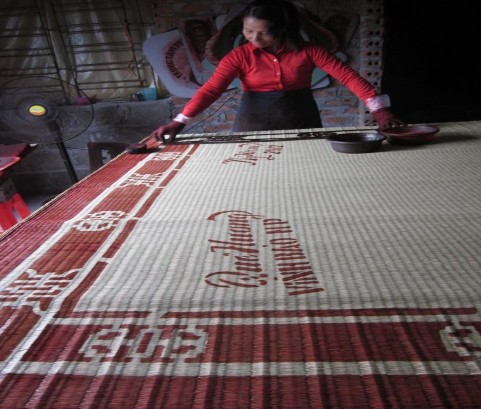 … và chiếu cói đang được in hoa văn Các nhân vật múa rối cạn Nghệ nhân múa 9