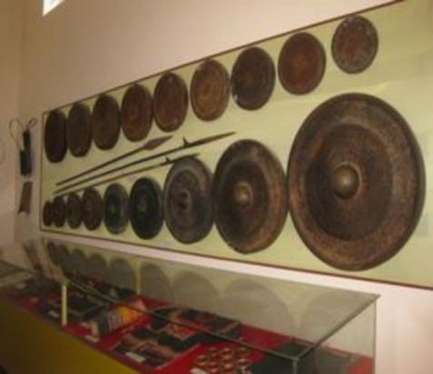 Các buổi biểu diễn cồng chiêng của đồng bào Tây Nguyên Lễ đón nhận bằng 2