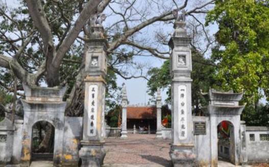 Cổng tam quan di tích Từ Lương Xâm ảnh tác giả Tượng đức vương Ngô Quyền 1