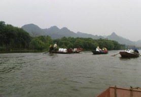 Ảnh 3 1 Chở khách bằng thuyền máy Ảnh 3 2 Đánh cá bằng kích điện Ảnh 3 3 17