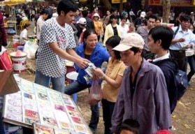 Ảnh 3 3 Nở rộ các dịch vụ Ảnh 3 4 Cửa hàng dịch vụ ở chùa Hương Ảnh 20