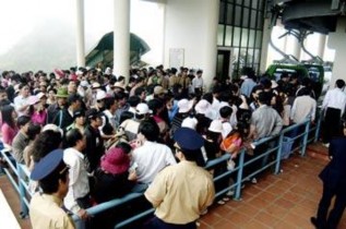 Ảnh 3 6 Ga cáp treo trong tình trạng quá tải Rác thải ở chùa Hương Ảnh 3 7 23