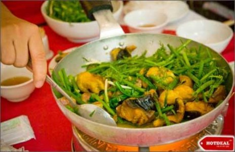 Hình 6b Cận cảnh nồi chả cá Lã Vọng Hình 7 Bánh tôm Hồ Tây Hình 8a Cốm 9