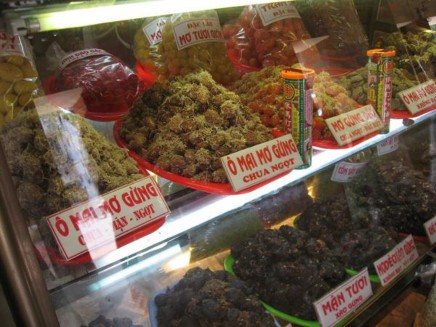 Hình 12 Ô mai Hàng Đường Hình 13 Trà sen Hà Nội 1 2 Một số giai thoại liên 3