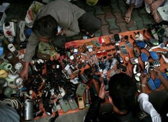 Hình 2 Khu bán đồ điện tử cũ Hình 3 Khu bán vật nuôi Hình 4 Khu bán cây cảnh 21