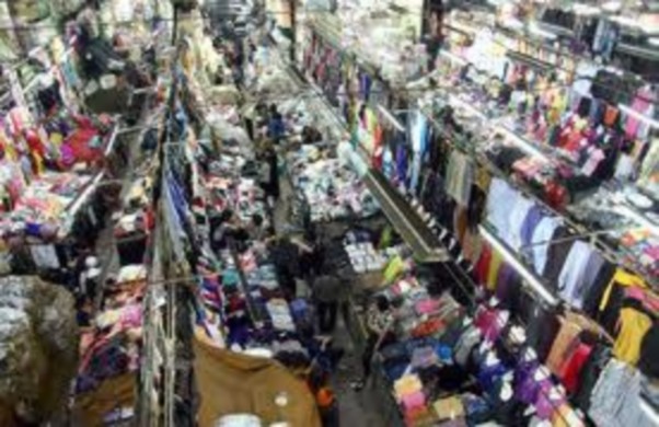 Hình 7 Khu bán quần áo Hình 8 Chợ đêm Tam bạc Chợ sắt Hình 9 Chợ Sắt chụp 26