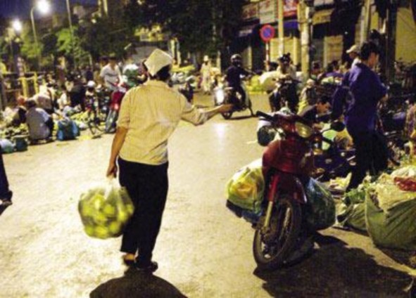 Hình 8 Chợ đêm Tam bạc Chợ sắt Hình 9 Chợ Sắt chụp từ xa Hình 10 Gian hàng 27