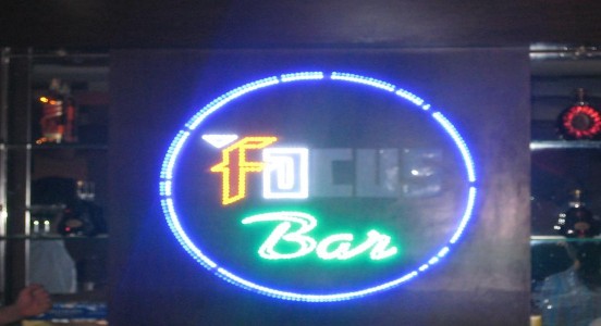 Mặt trước quầy bar Không gian trong nhà hàng Không gian giữa nhà hàng Khung cảnh 2